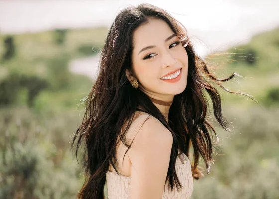 MMLive Nụ cười tỏa nắng nhất nhì Showbiz của Hotgirl Chi Pu