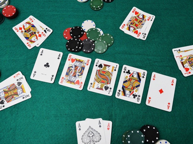 Cách chơi poker truyền thống
